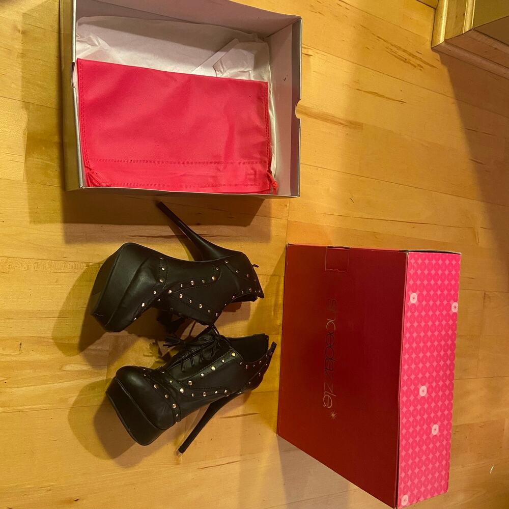 shoedazzle Naara Black Tassel Tie Gold Studded Platform Stiletto Booties, Sz 10